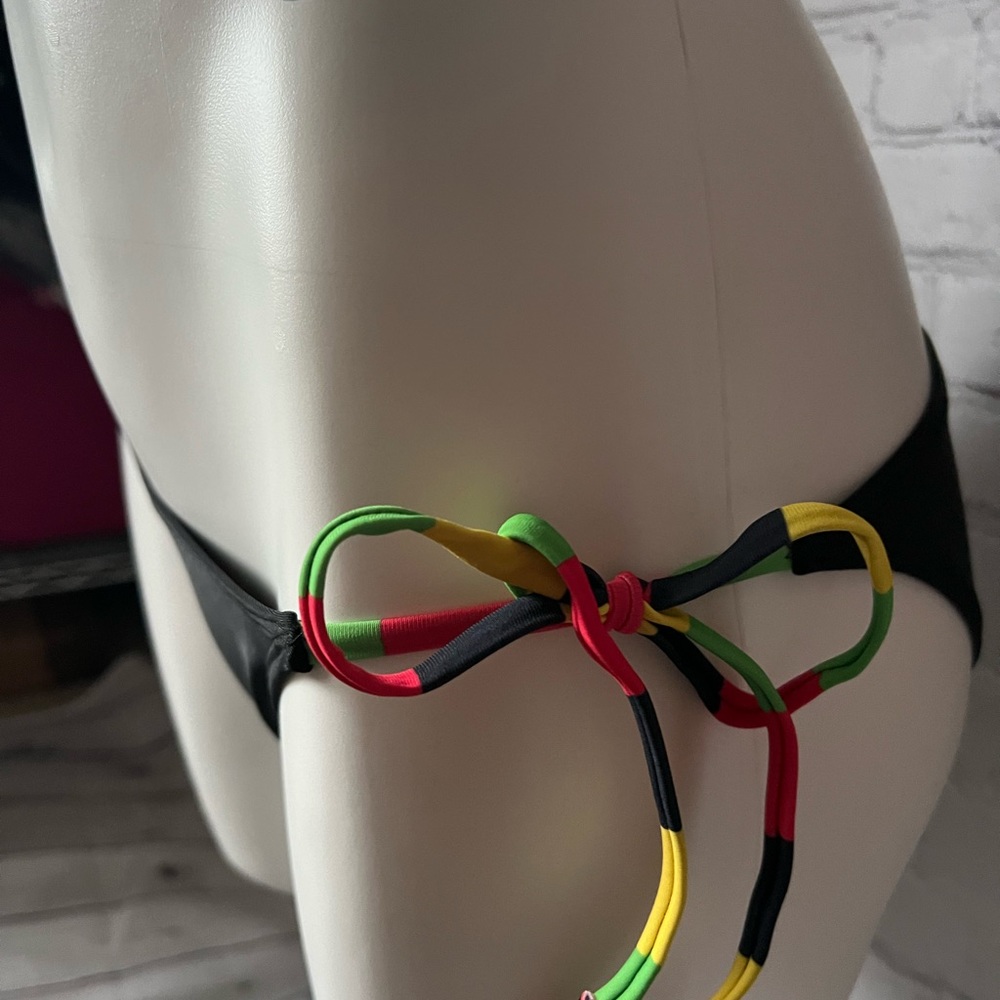 Striped triangle String bikini - Picture 6 of 7